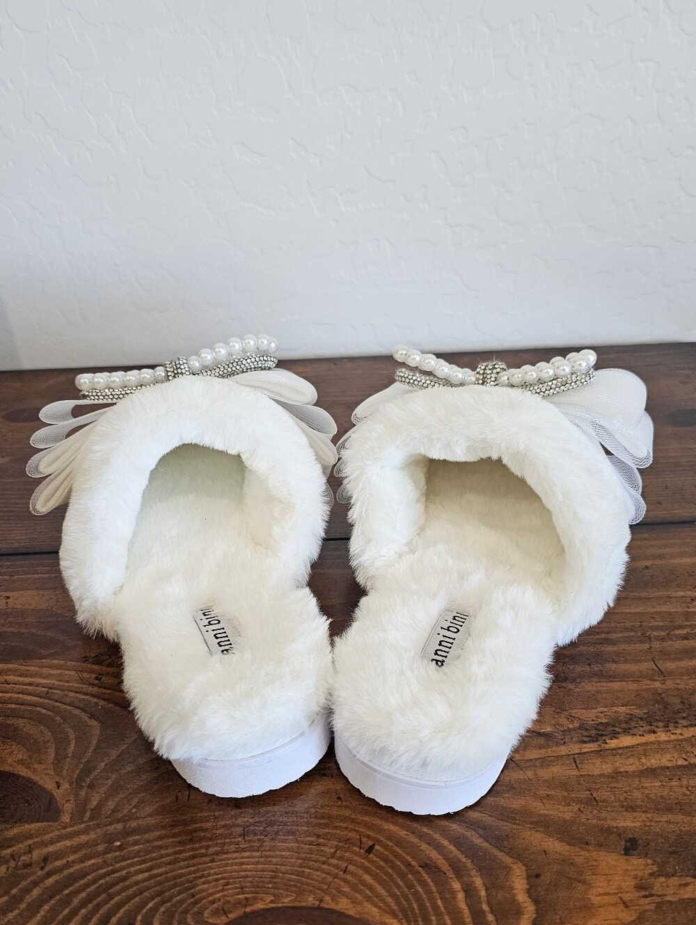 Gianni Bini White Rhinestone Bead Bow Fur Slip-On Bride Slippers Women's Sz 9/10 - Picture 3 of 7